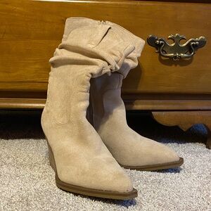 Very G Women's Beige Suede Heeled Boots